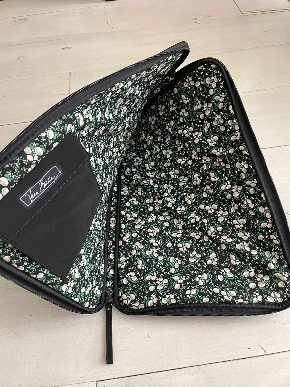 Vera Bradley Black Quilted Laptop Sleeve Floral Lining Inner Pocket Zip Close